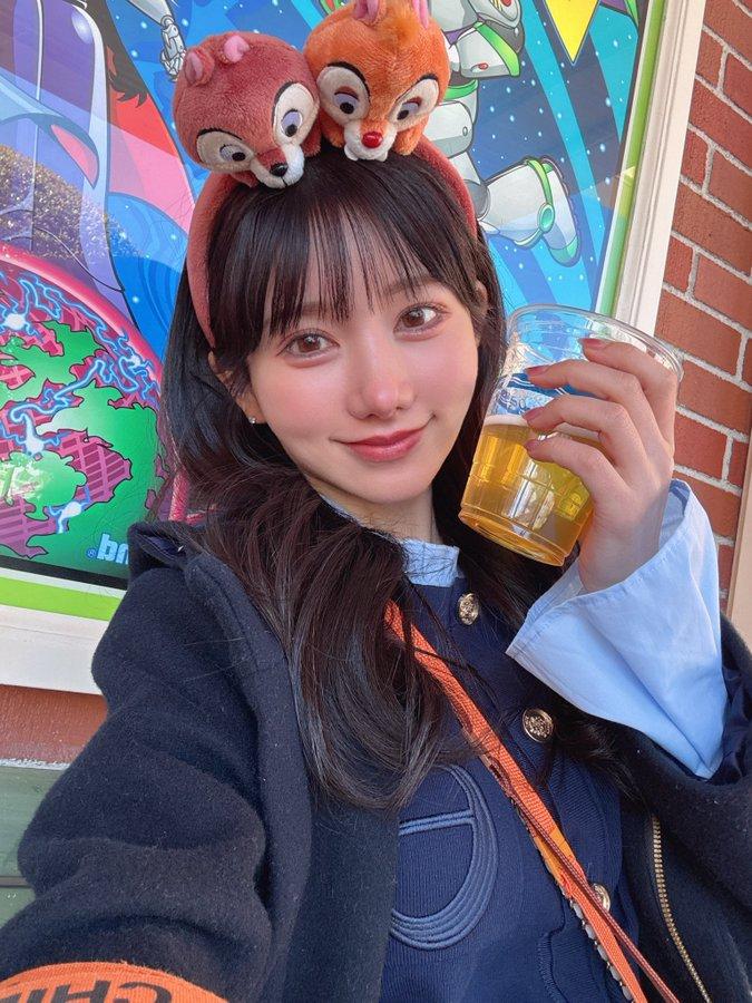 五日市芽衣就是我心中的女神！这个 02 年的混血甜心，简直是逆袭典范。她曾七次更