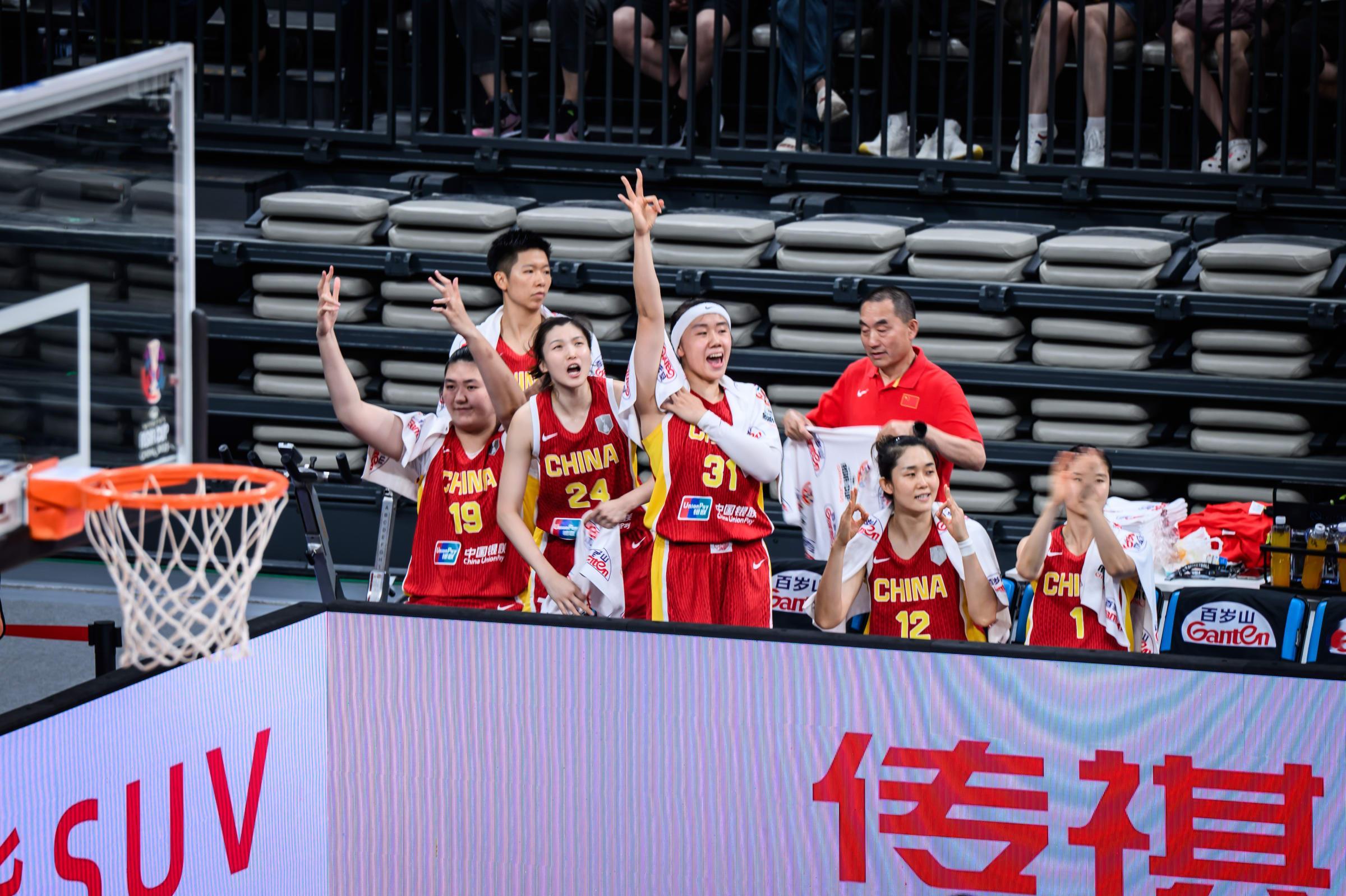 中国女篮vs韩国女篮 中国女篮半场36-29领先韩国女篮，张子宇4中4，半场10