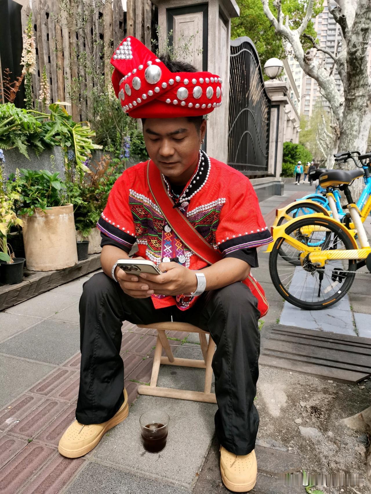 An Encounter with Pu’er Ethnic Dress in 