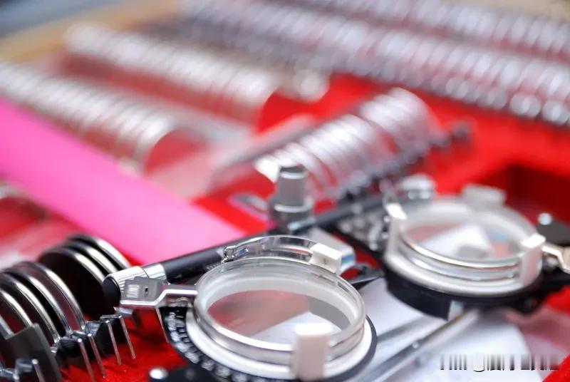 继315晚会后
人民日报又发出锐评
去年是对口腔正畸、修复、牙体牙髓等六类价格项