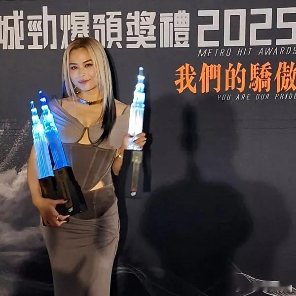 李幸倪冧莊《勁爆》歌后　林家謙榮登年度歌手.《新城勁爆頒獎禮2025》昨日假灣仔