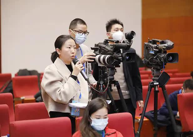 为什么特朗普从不召集美国那几十个州长一起开会？就这么说吧，这种事不是特朗普不想，