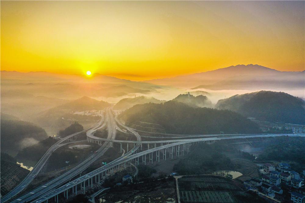 读《近思录》之3.5　

今日杂信鬼怪异说者，只是不先烛理。若于事上一一理会，则