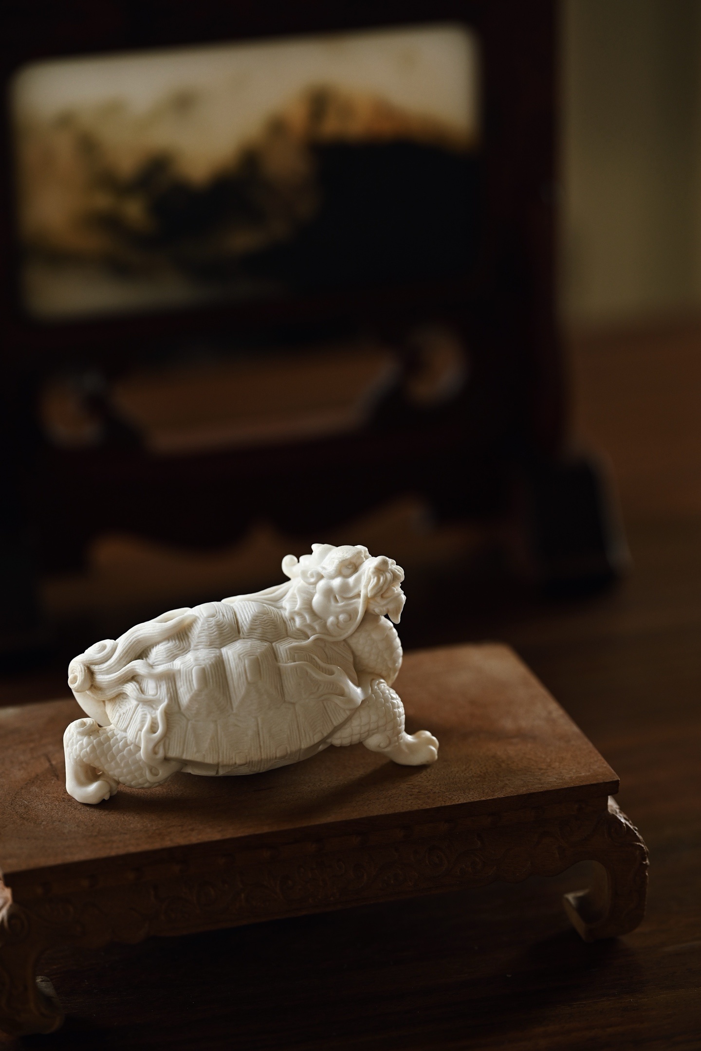 鹿角 | 龙龟料质细腻，龙龟凸额方口，双目有神，长颈挺立，四肢沉稳，背甲宽厚，威