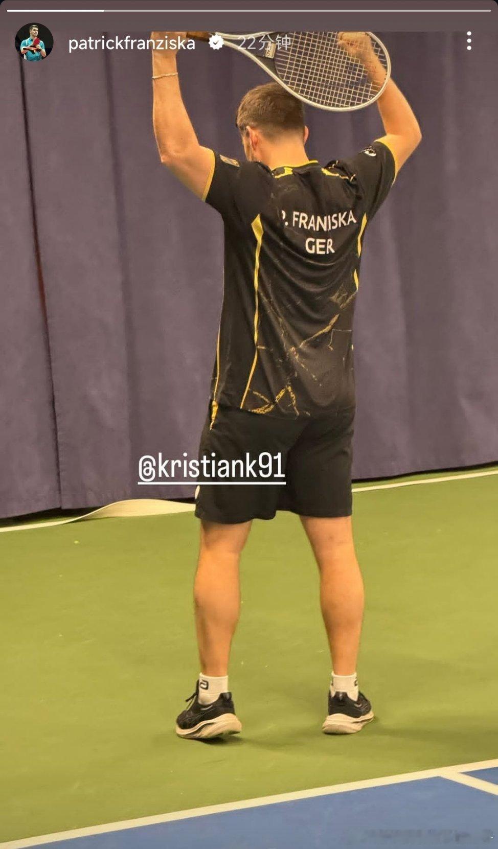 弗朗西斯卡和大舅哥卡尔松假期生活一起打网球🎾😂 