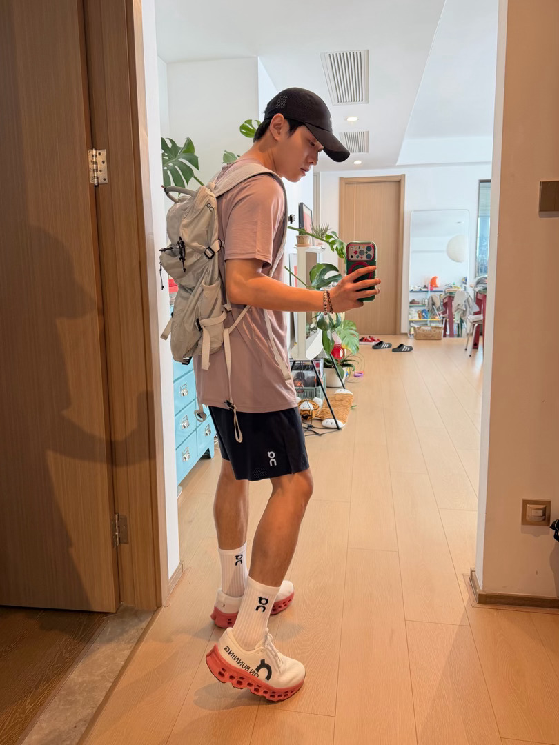 买了这么多昂跑 终于也让我接上了荣获本人今年买的最多穿的最多运动品牌真的好穿an