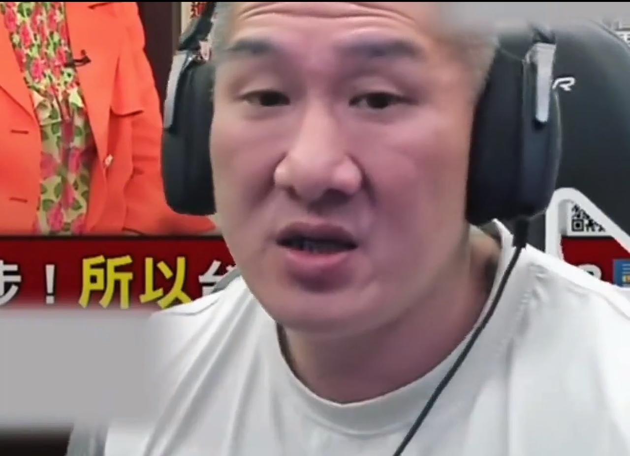岛内绿娃酸酸的吐槽“馆长在大陆变斯文了”，馆长立刻回怼：我在大陆受到了同胞的礼遇