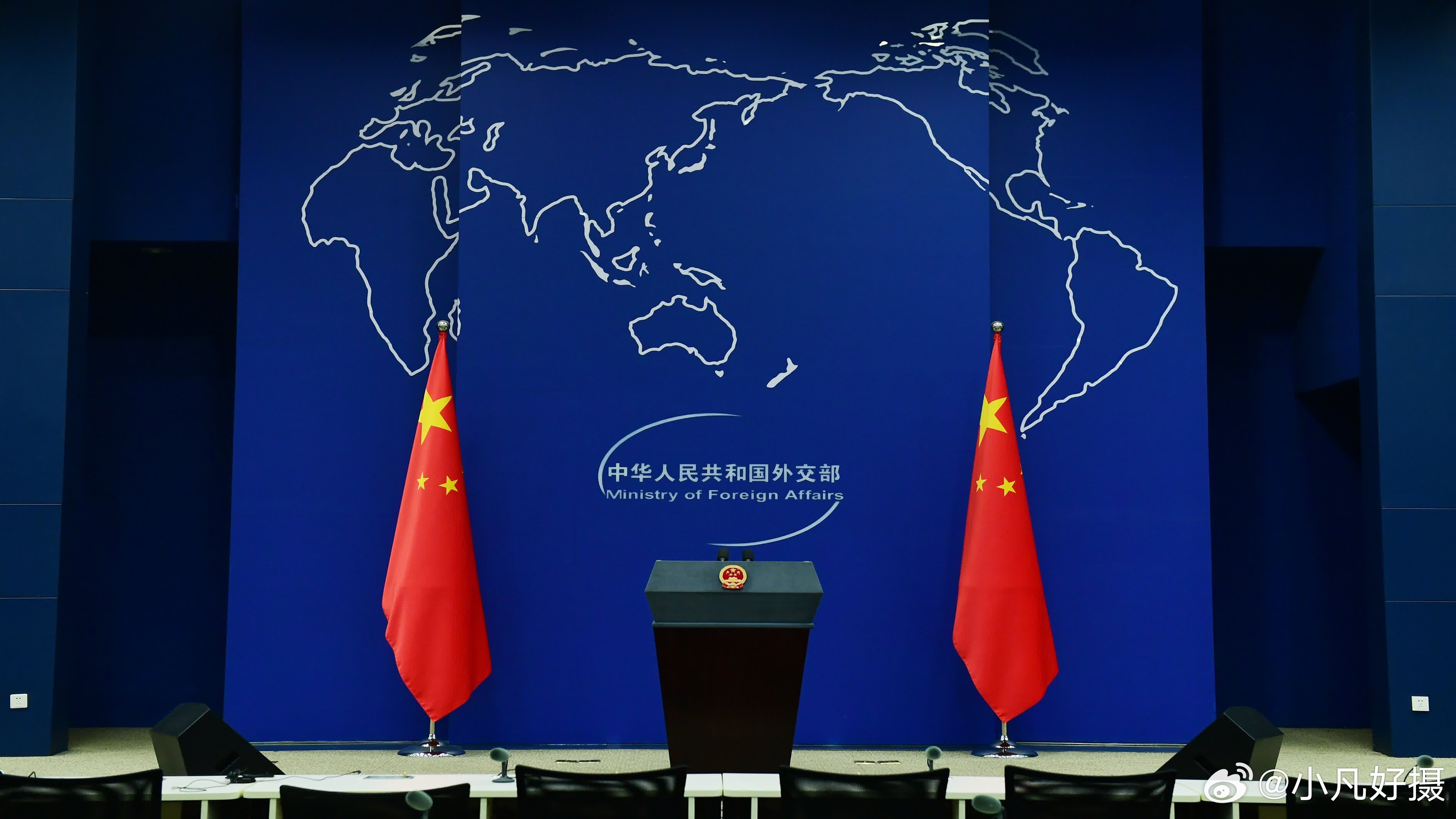 10月19日，外交部发言人毛宁主持例行记者会。法新社记者提问，台湾当局称日前在东
