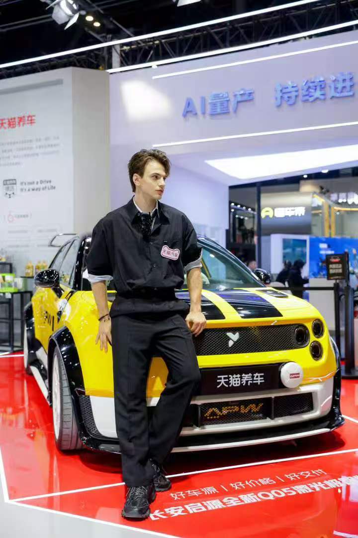 百亿车补认准天猫天猫卖整车了天猫甄选好车天猫汽车 沉浸式逛天猫车展太惊喜啦！高颜