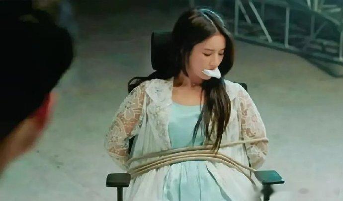 这么绑，一转眼都能跑二里地了 