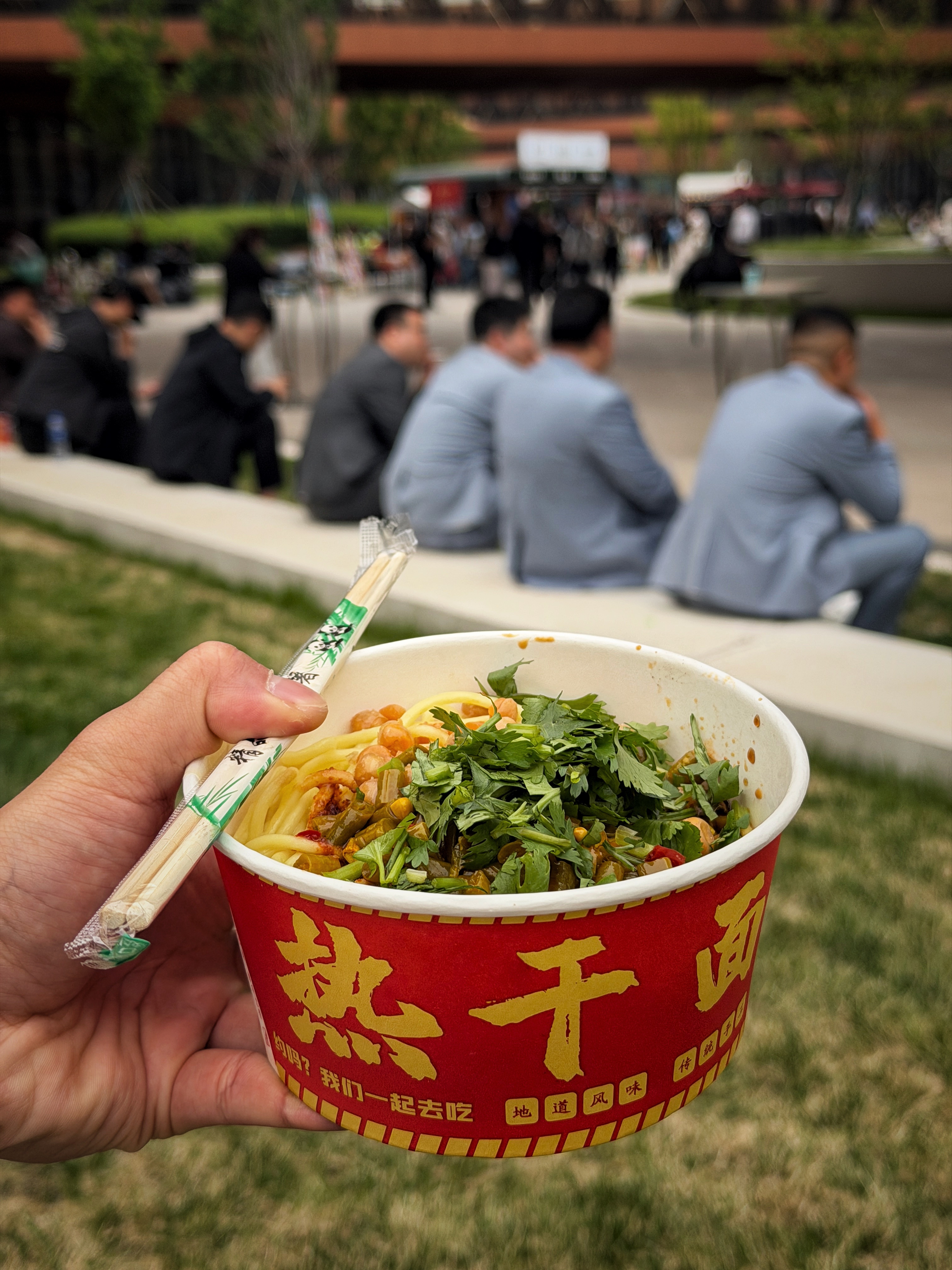 有人吃过北京车展的热干面吗？有种令人上头的带劲欣哲频道北京车展