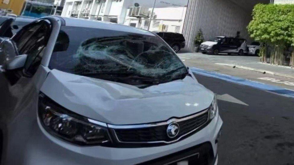 凤凰新闻【马来西亚一中国女游客酒店9楼坠亡，一男子现场大喊“老婆”】12月7日下