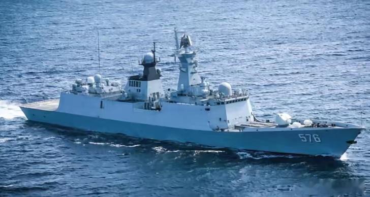 这下硬气了！中方警告美军封锁：不得阻挠我船只通过海峡！4月13号，多家国际媒体都