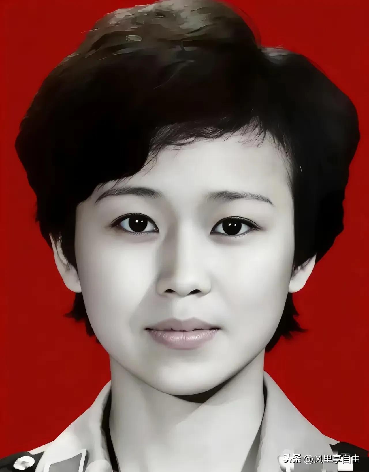 钟惠玲，女，汉族，1965年11月生，云南大理人，1983年入伍，中共党员，中国