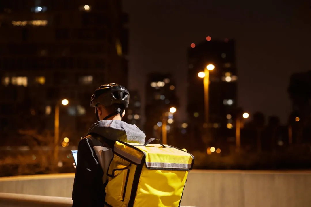 #骑手日扣3元保费猝死后理赔被拒#【骑手日扣3元保费，猝死后理赔被拒？法院判了】