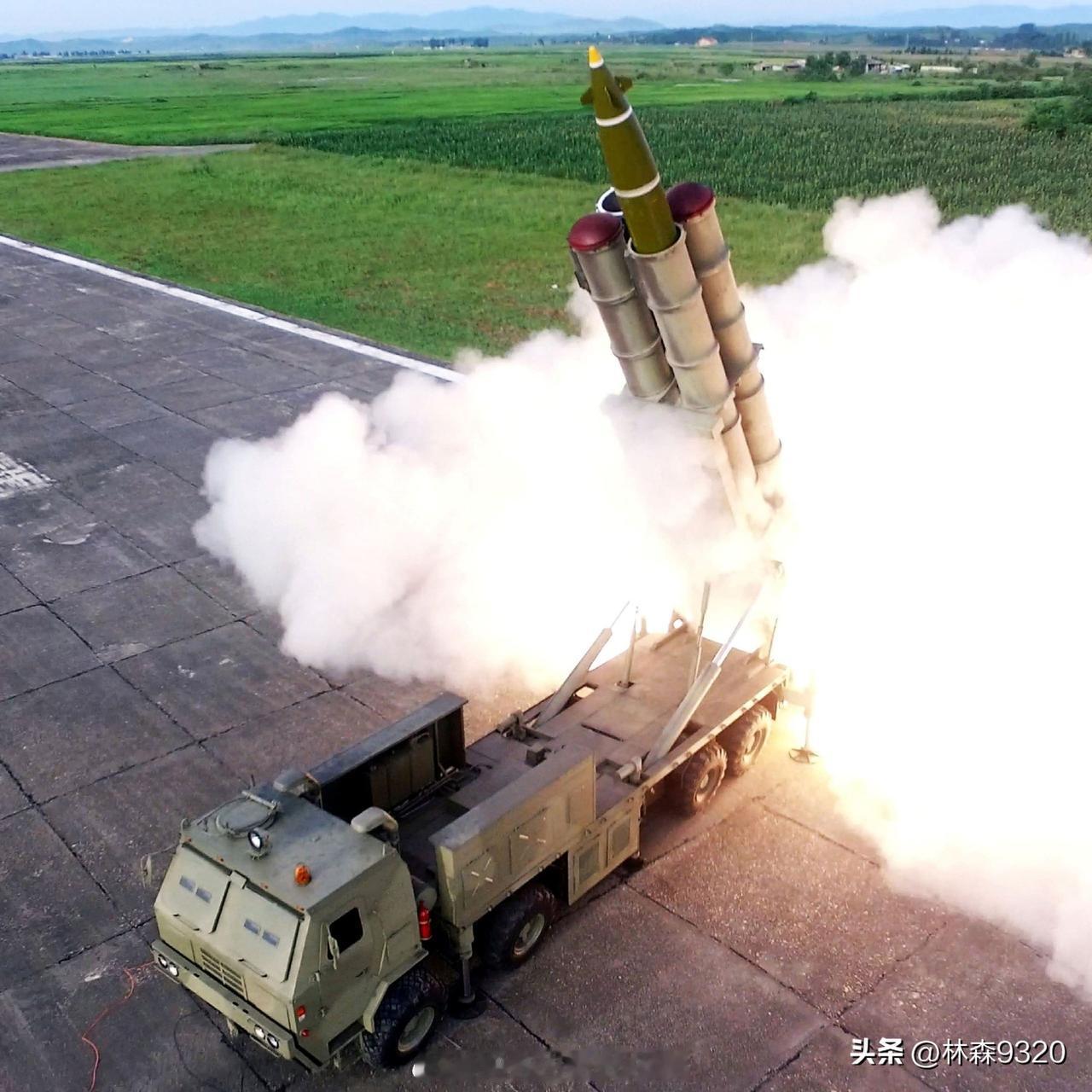 朝鲜目前拿出来过的600毫米的远火已经有5种版本了，履带的，轮式的，4联的，6联