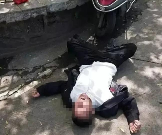 内蒙古，一男子自幼习武，长得身强体壮，可在去买二手车时，与50岁老板发生口角，岂