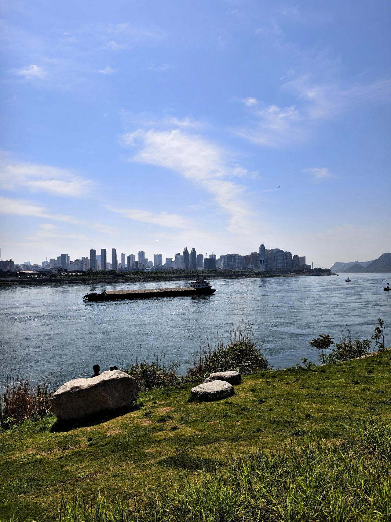 宜昌古“长阳人”的发现，改写了中华民族的发祥史。
长江流域位于北纬30度“人类文