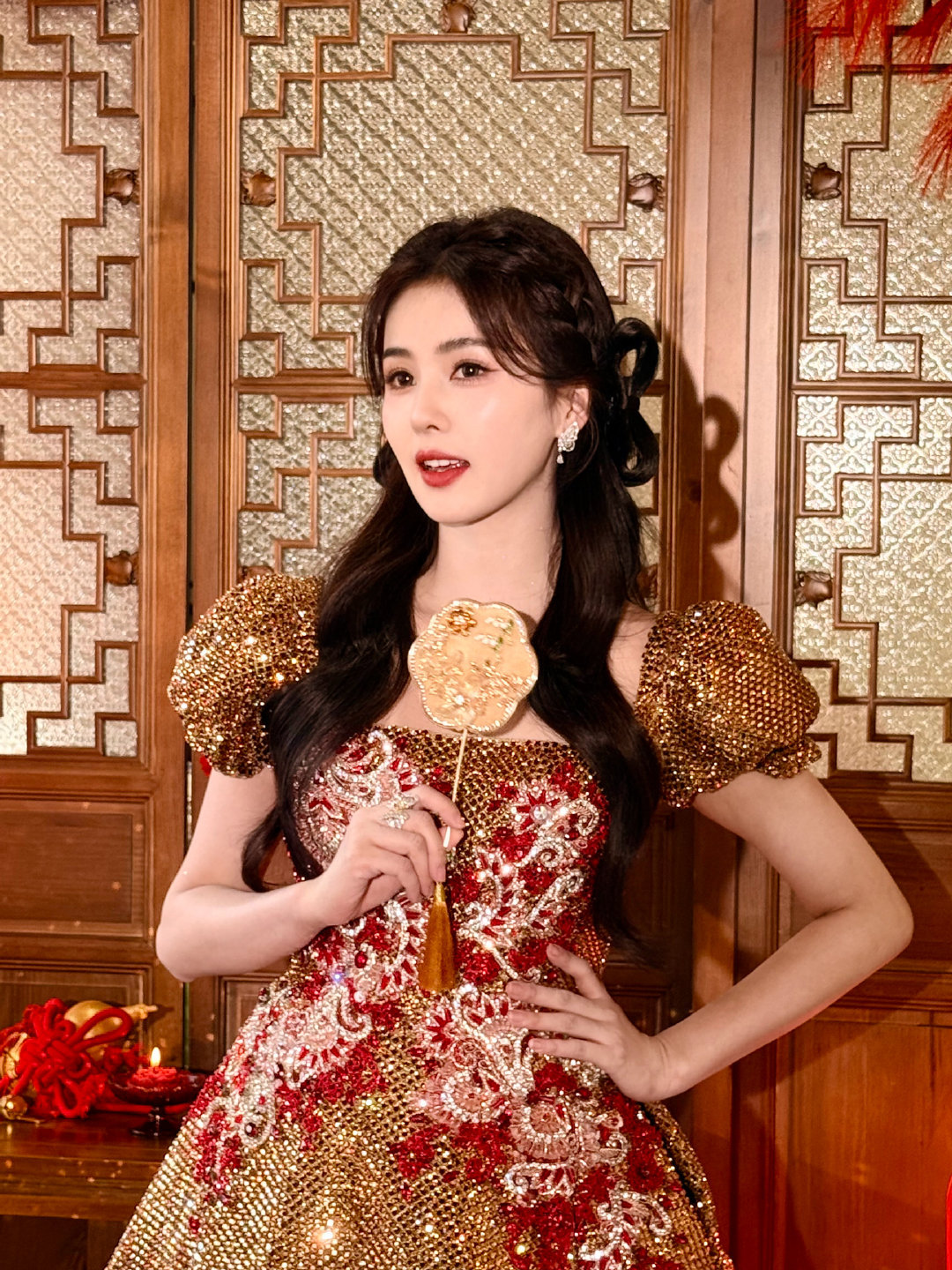 宝贝白鹿除夕快乐 春晚见啦~ 红红火火过大年！ 