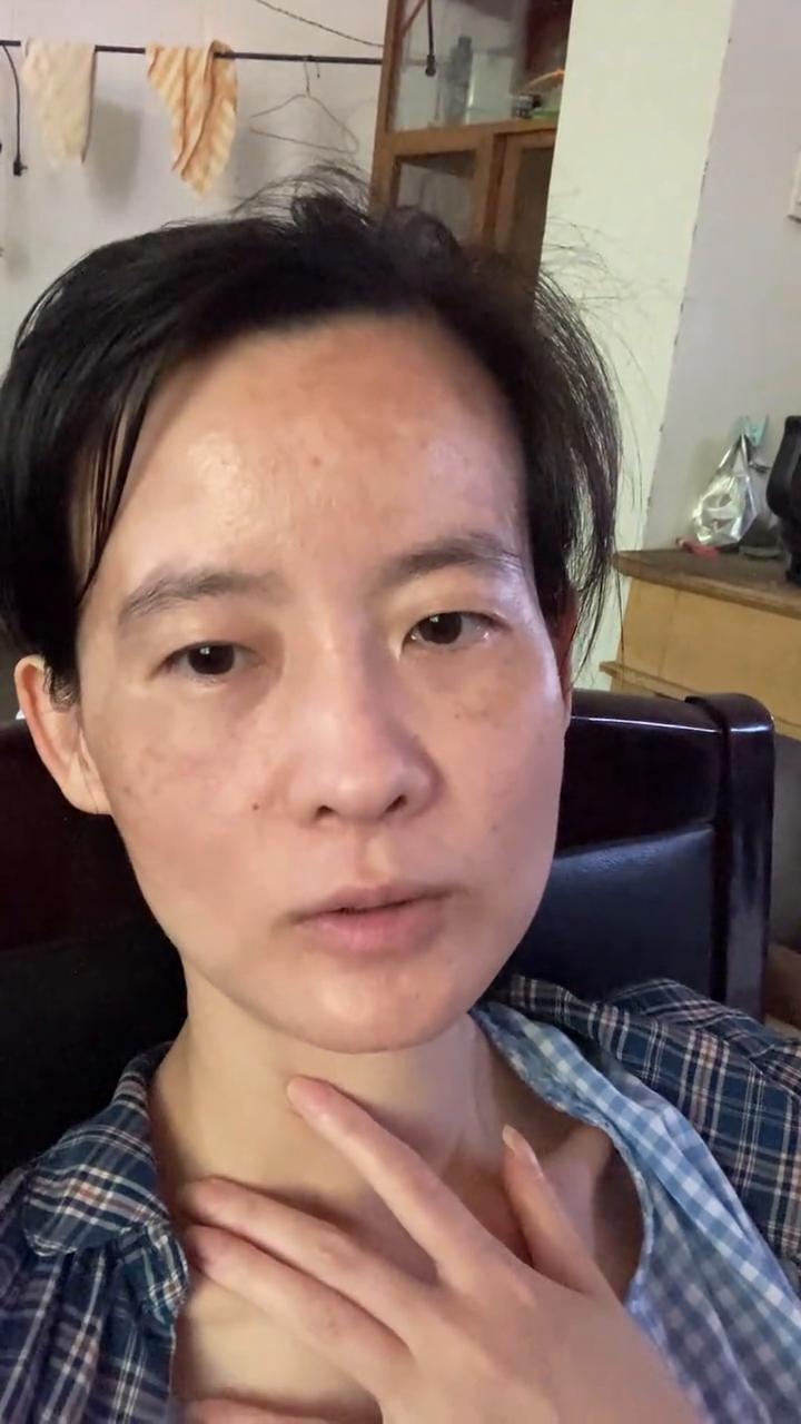 天气太热了，只能坐在厨房这里眯一会，然后又困了一会。昨天在外面下午到，找了个地方