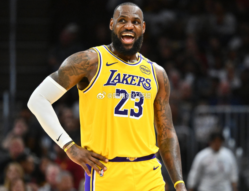 NBA常规赛，湖人今日客场123-120险胜猛龙。本场比赛，詹姆斯手感糟糕，全场