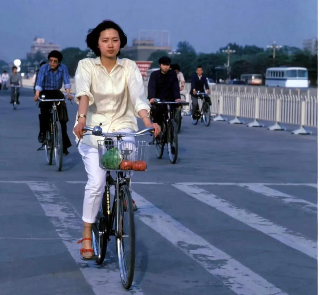 40年前的中国，那时候的人们这样生活。
不知为啥，虽然那时候大家都很穷，吃得不好