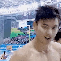 这小伙儿消失好久了。这个外在条件比很多明星都优越，可惜了！！！