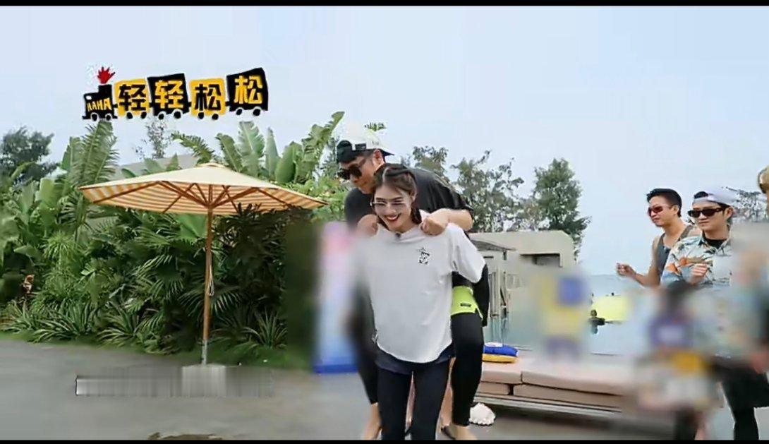 张雨霏说了啥让鹿晗爆笑精彩预告反复回看，鹿晗的爆笑反应太过真实。神秘话语迟迟不揭