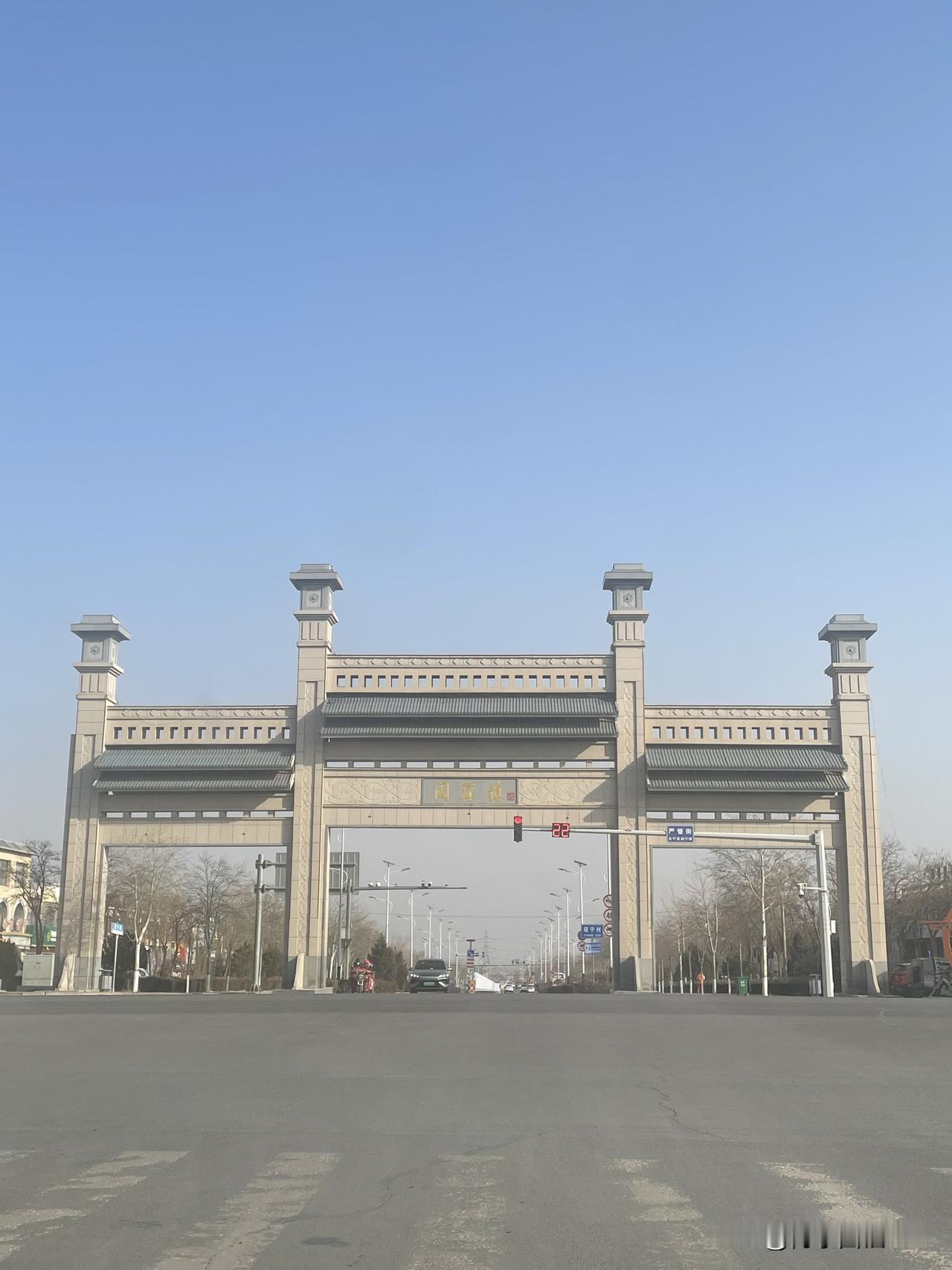 无论做什么，只要方便就带上孩子
一起去买菜去加油去办事
让他见识不同的场景
看看