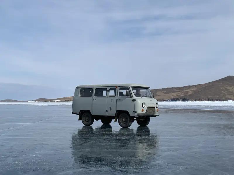 悲痛！中国75岁游客贝加尔湖冰面翻车身亡，4人受伤，这些教训必须记牢
 
家人们