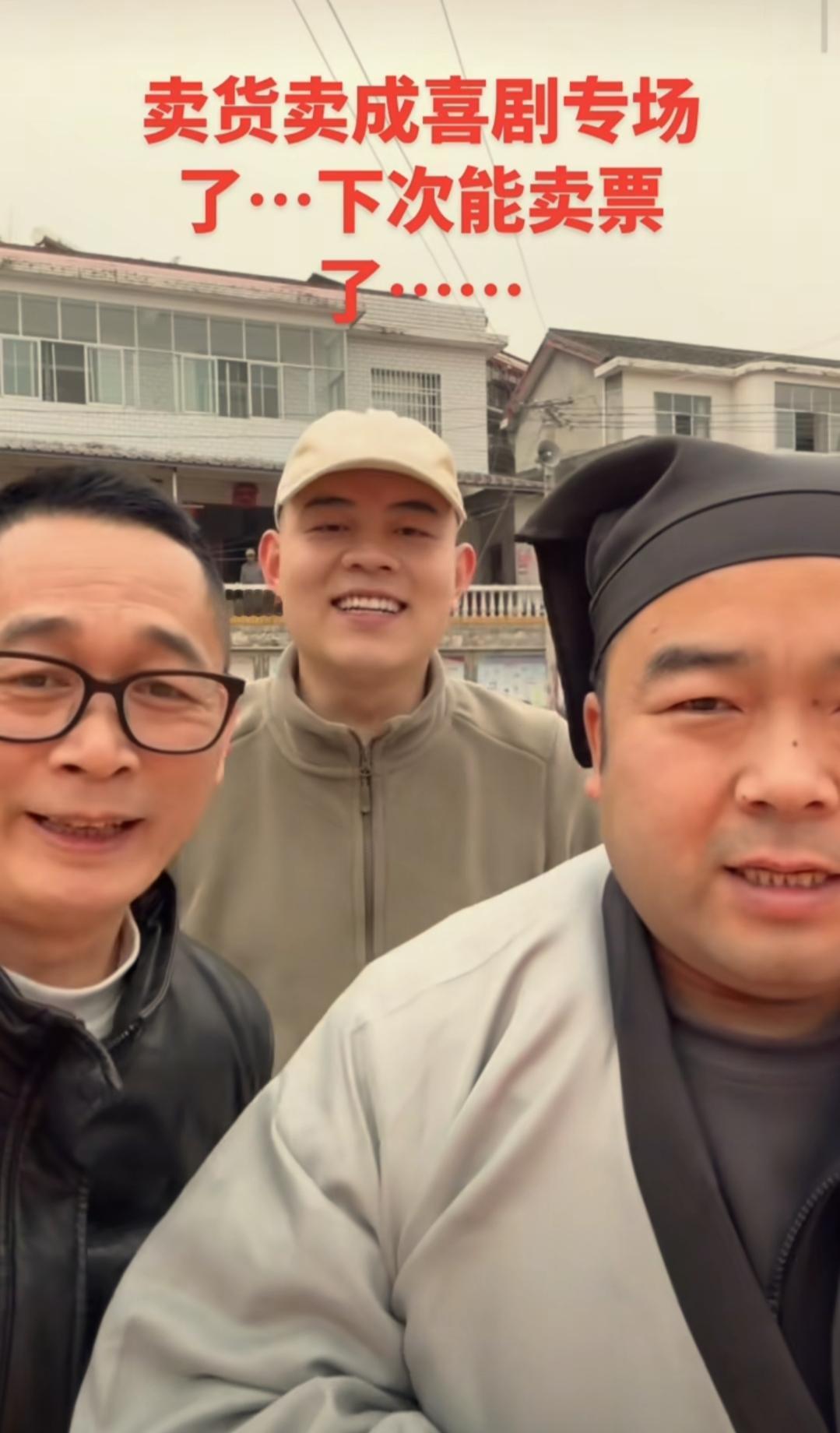 看到皮衣哥又助农，我忍了
看到皮哥还拉着小莲跟老奶奶卖橙子，我也忍了。
可看到他