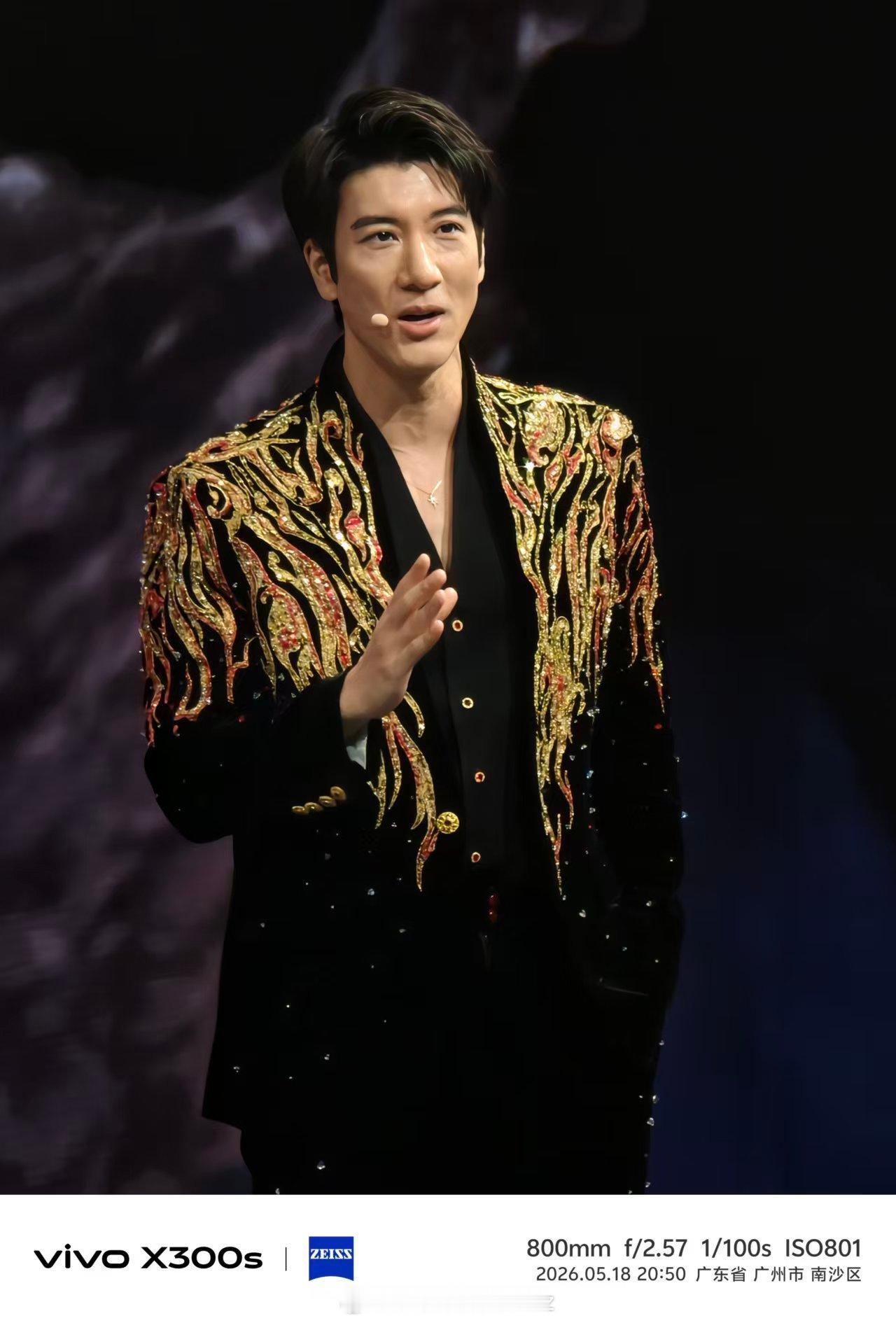 腾势请王力宏为用户唱歌 现场王力宏帅爆了！王力宏说，腾势N9的闪充技术，就是"改