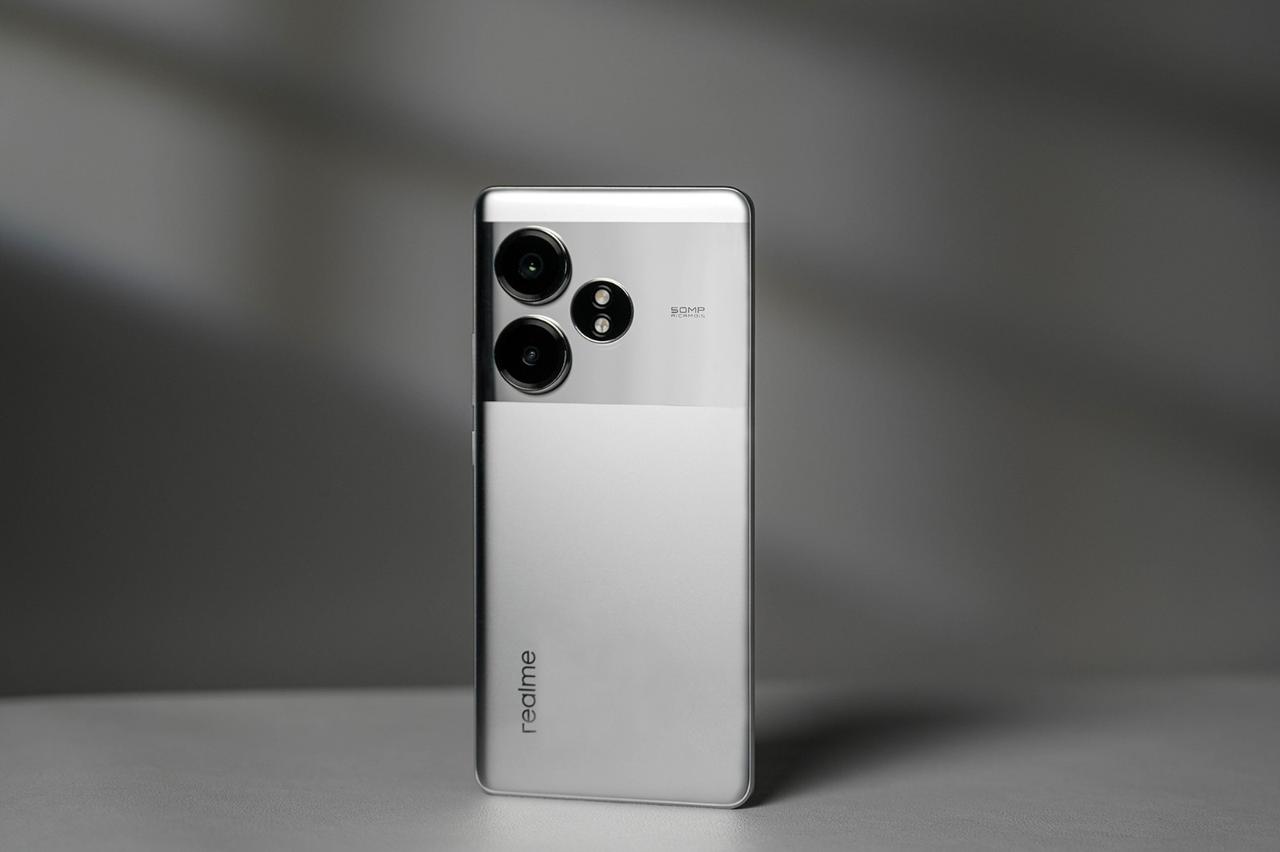 真我GT Neo6 SE这次铁定杀疯了。11号发布，17号就开卖，看来备货很充足
