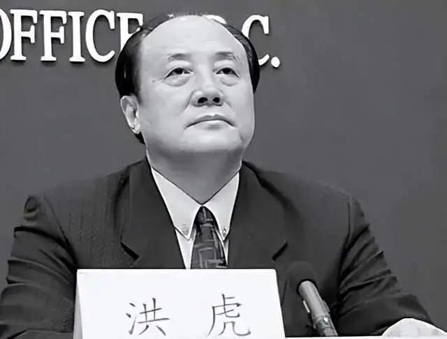 2004年洪学智住院，怒斥来探望他的儿子，“你这个省长怎么当的？”

病房里的气