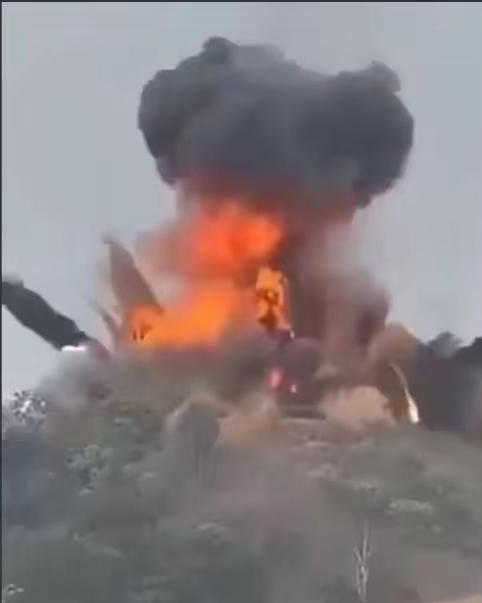 泰柬血战惊天反转！5000枚火箭弹犁地，昔日碾压竟成惨烈互殴
 
2025年末，