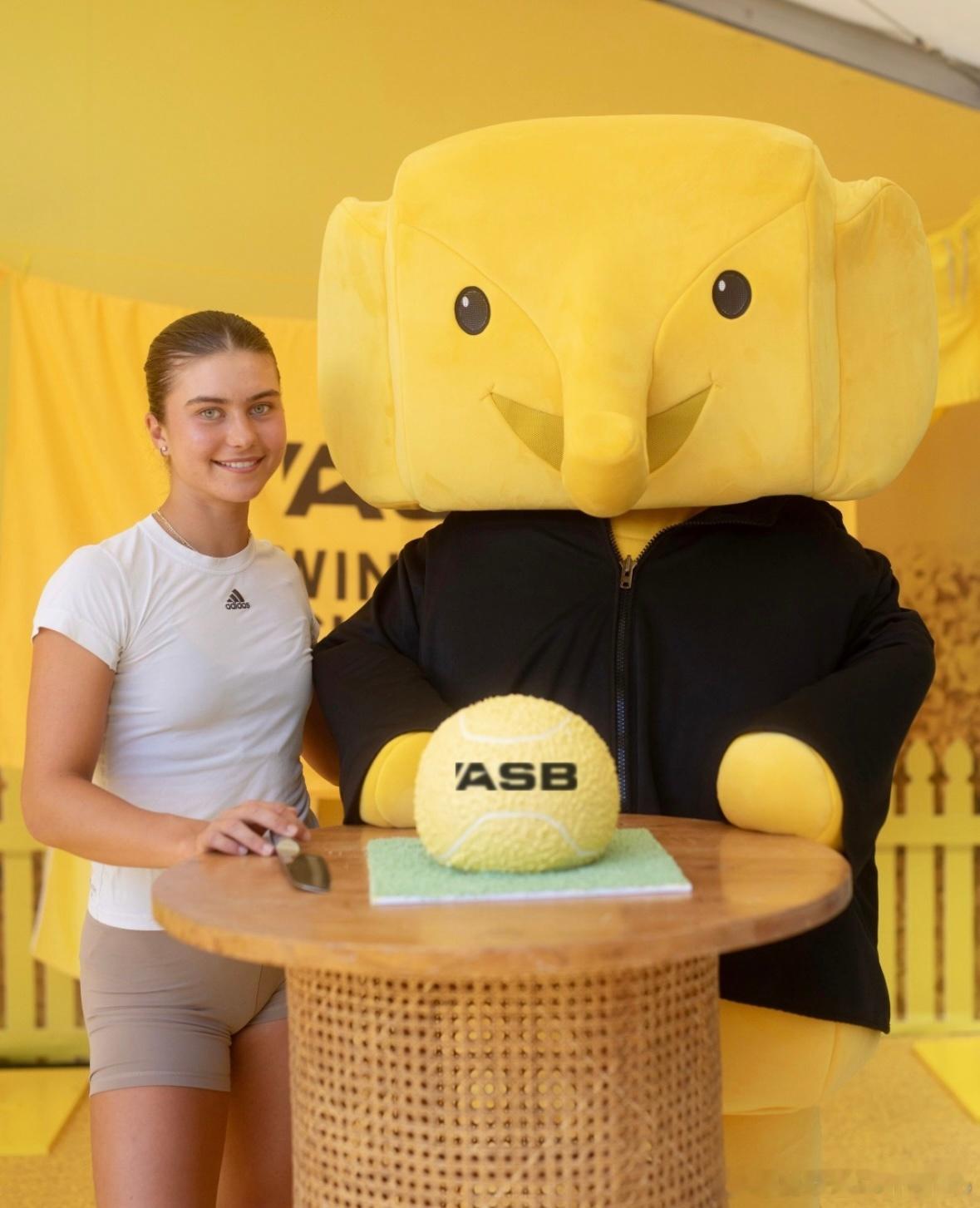 约维奇！奥克兰250赛早上再赢一轮✅7-6/6-4耗时1小时47分钟赢了贝莱克！