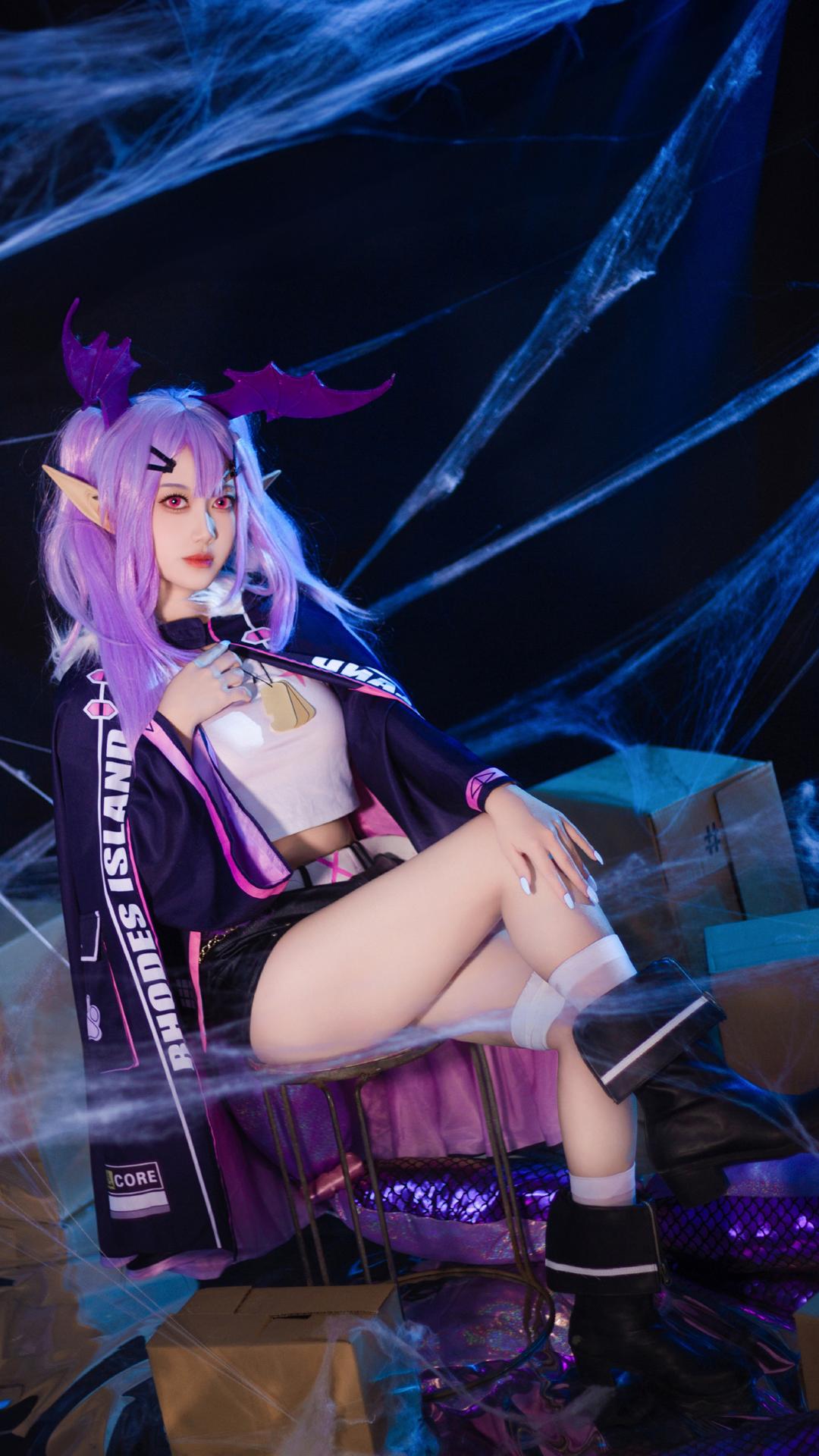 《明日方舟》狮蝎前来迎战！
COSER：窨砚_Frasto#游戏##二次元#