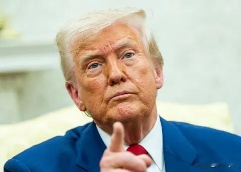 泽连斯基说：“我想好了，只有美国能救乌克兰”，我爱美国，感恩美国。
特朗普也放话