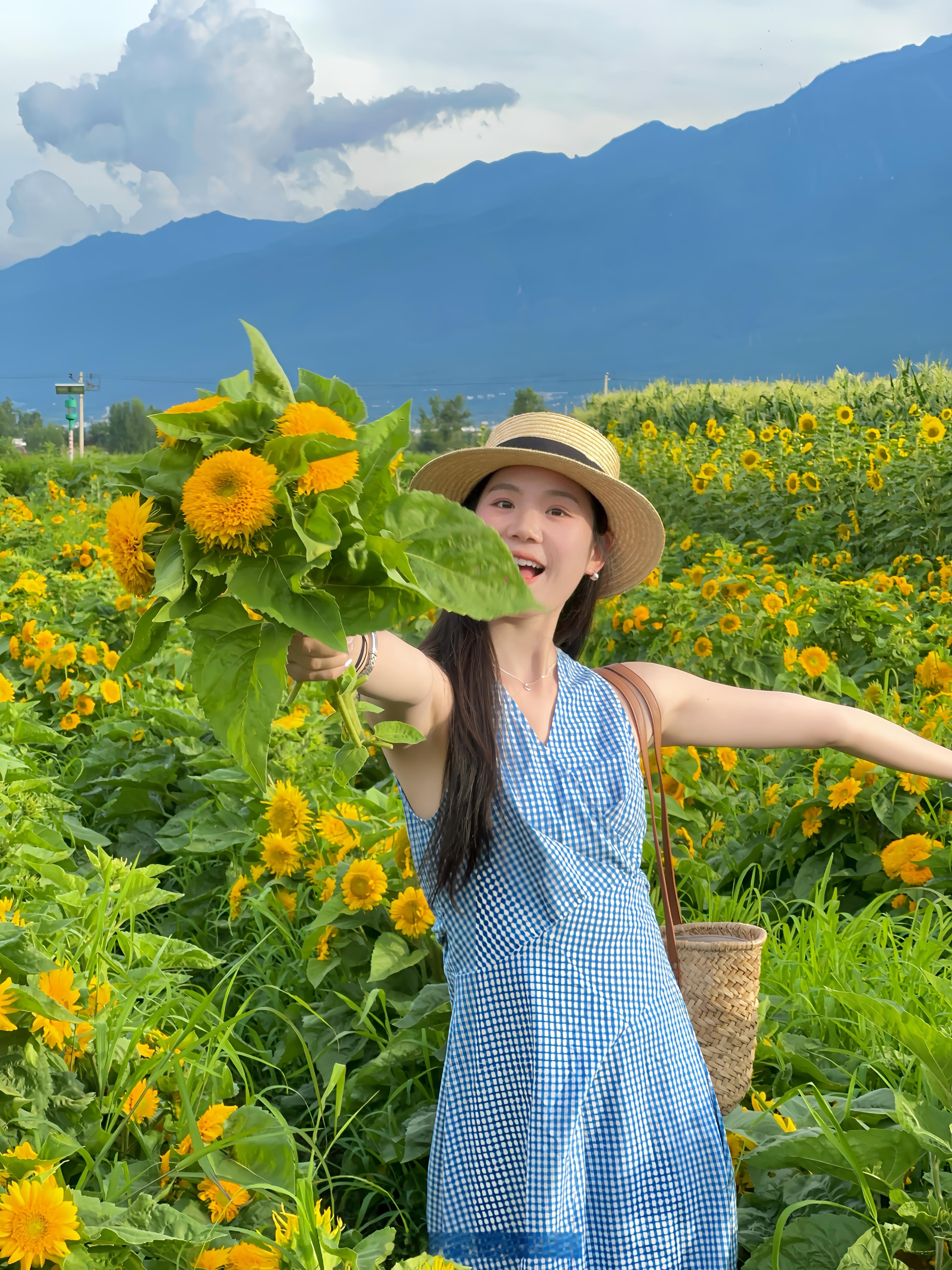 又开心了🌻 ​​​