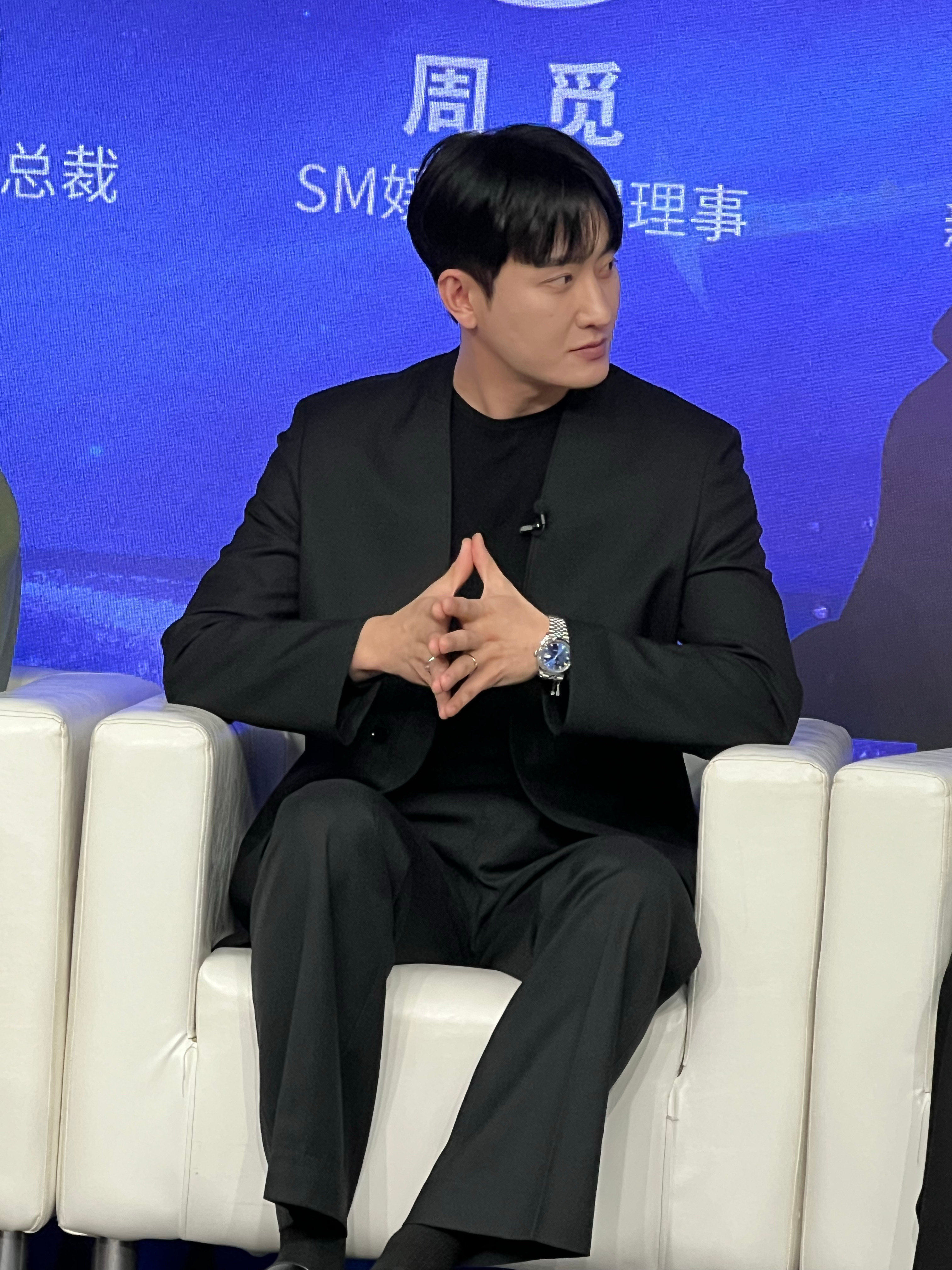 周觅说SM的培训能力很强周觅说SM会给练习生培训中文新浪娱乐新浪潮论坛年终场