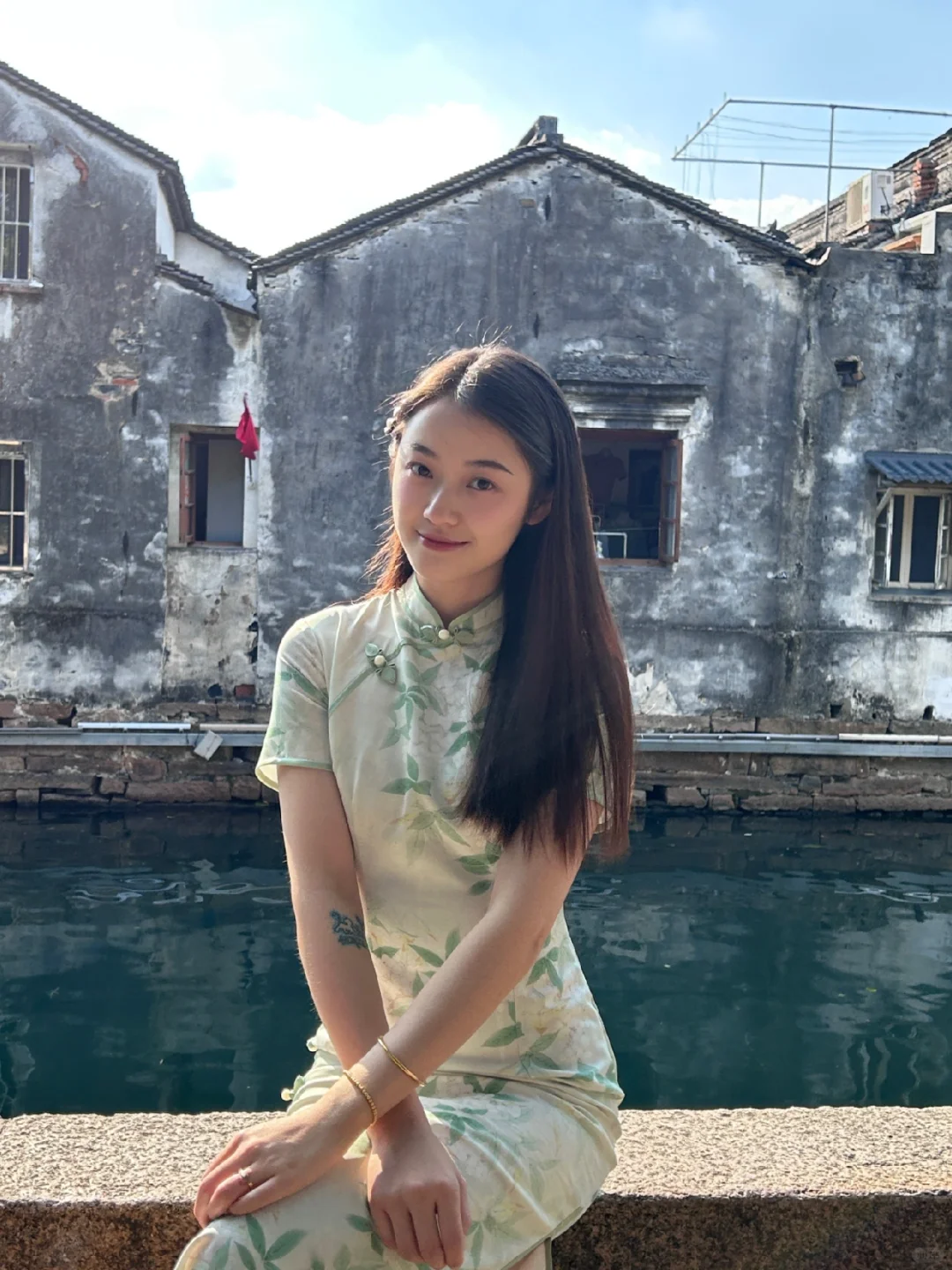 穿上旗袍都不像我了