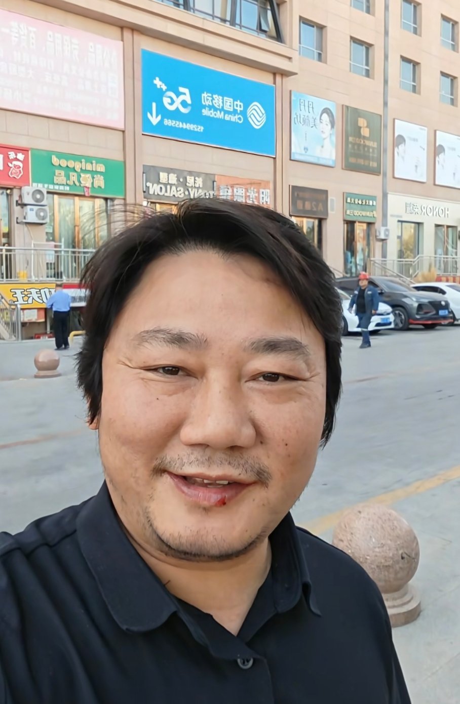 张雪等了四个小时，几个人围着做的发型，怎么样图三？ ，感觉不如图四网友Ai的[d