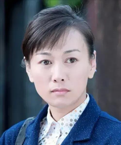 这位女演员长相平平，甚至跟美女一点都是沾不到变，但她演技特别的好，是演什么角色都