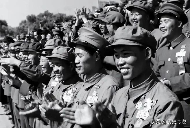 1952朝鲜战场：炊事员老庞临危上阵，缺弹绝境扭转高地战局
 
阅读此文前，诚邀