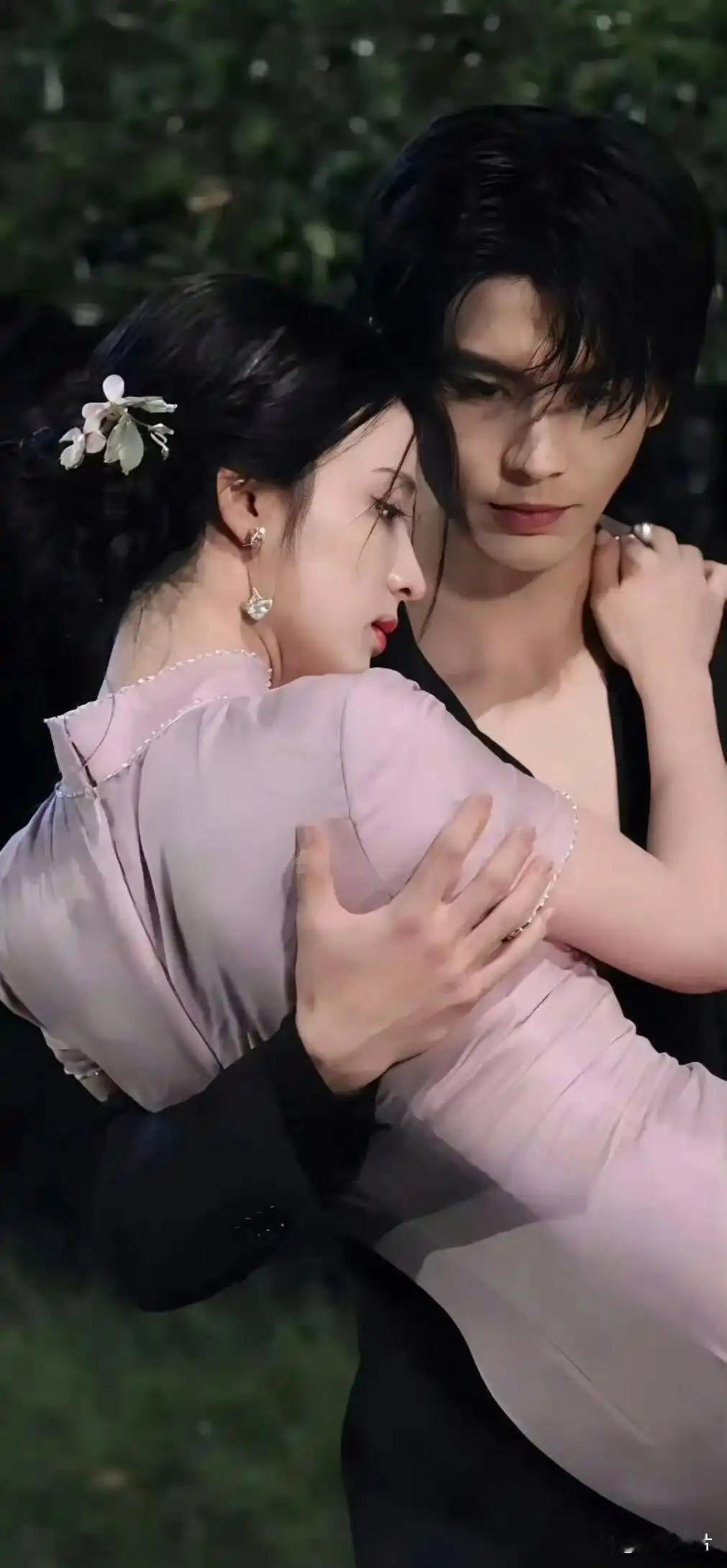 《这一秒过火》张凌赫王楚然民国虐恋来袭，你看好这部剧吗？整部剧是典型民国虐恋拉扯