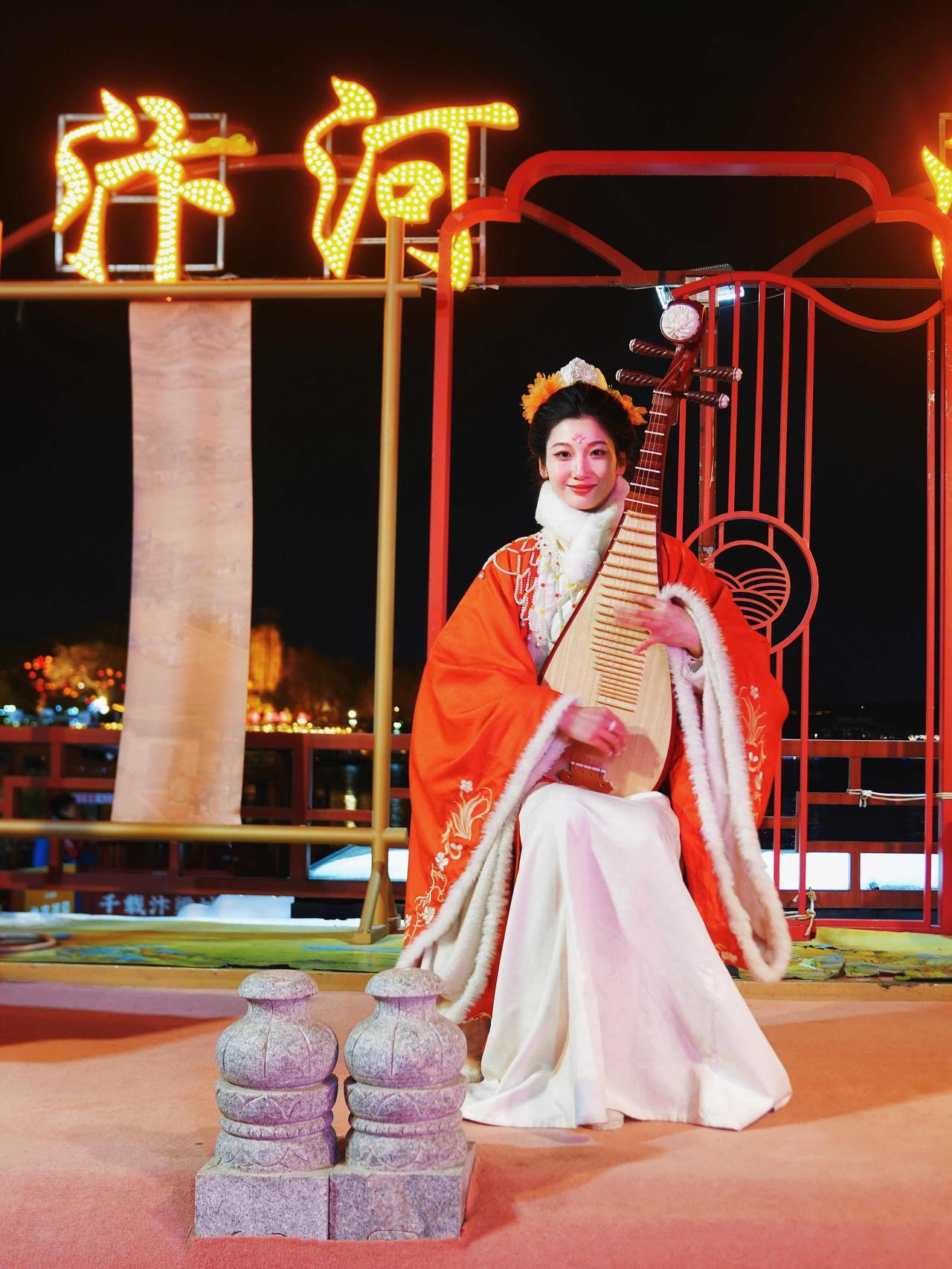 河南非遗过大年｜ 🏮 开封

御河夜游，
开封府夜游～

过年的氛围感是不是有