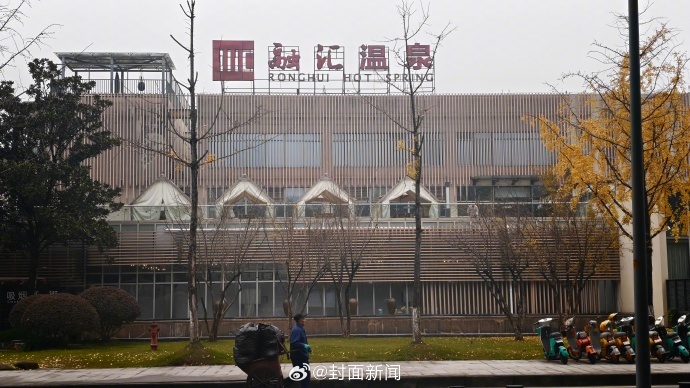 【#重庆温泉酒店偷拍事件举报人发声#：希望女性少受伤害】#举报人称偷拍受害者人数