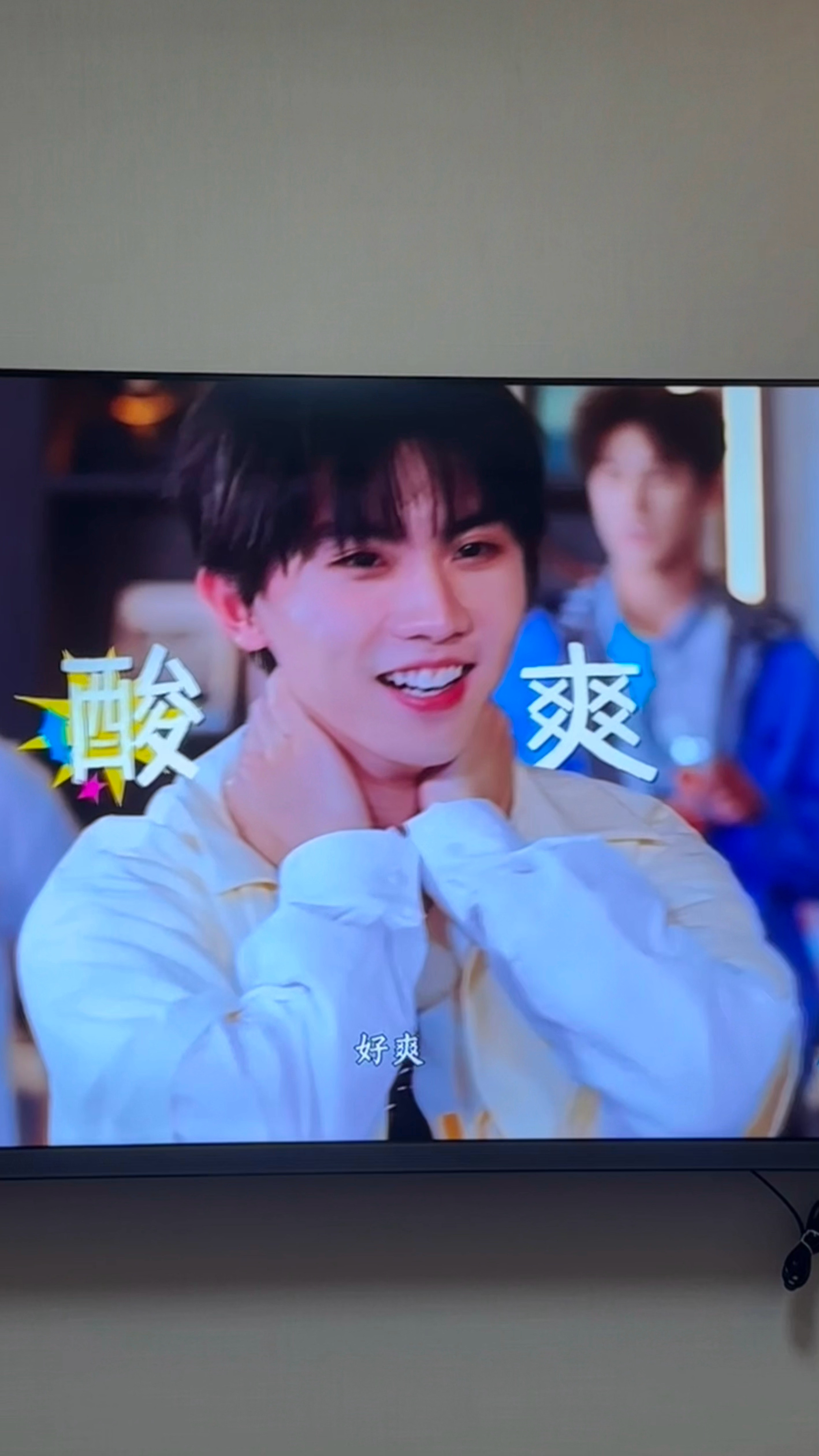 调电视换台就看到一个唇红齿白的小宝宝🤏🏻 ​​​