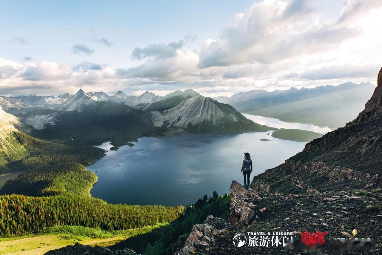 ‼️关注加拿大自然奇境主题房，赢取中国-加拿大往返机票！🇨🇦“加拿大自然奇境