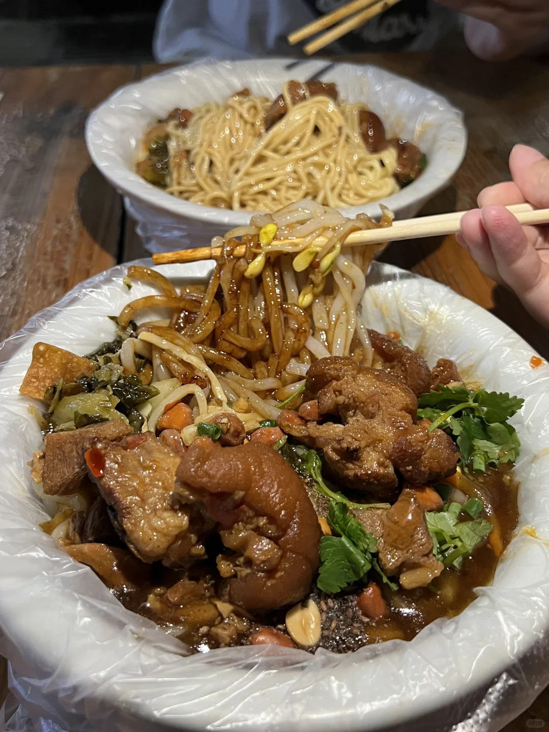 晚上十点才开门的深夜牛腩猪脚粉……
